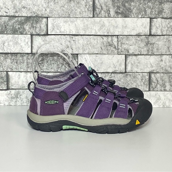 Keen Hiking Sandals Youth 2 Purple Closed Toe Waterproof Sandals - Picture 1 of 8
